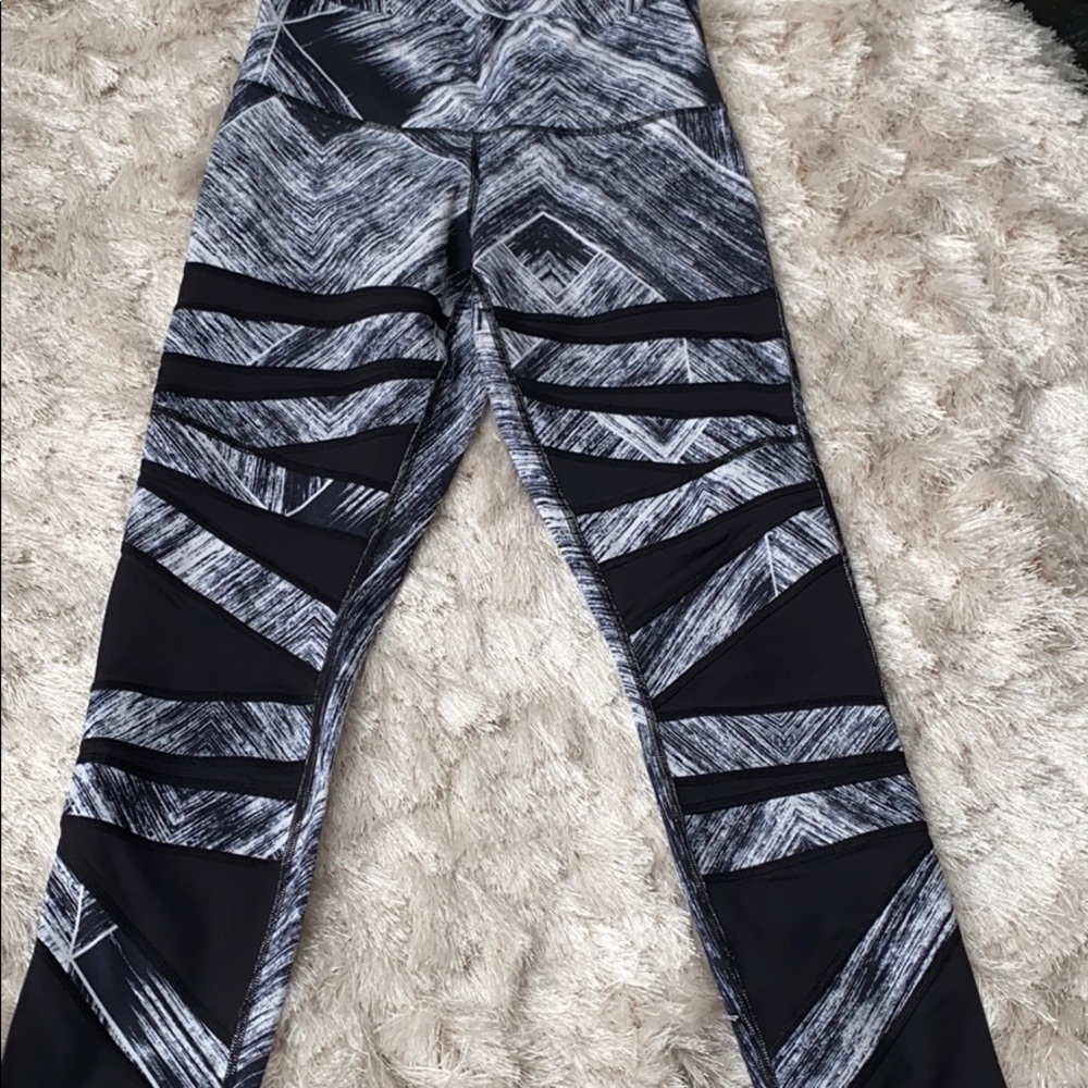 Lululemon Wunder Under leggings size 8